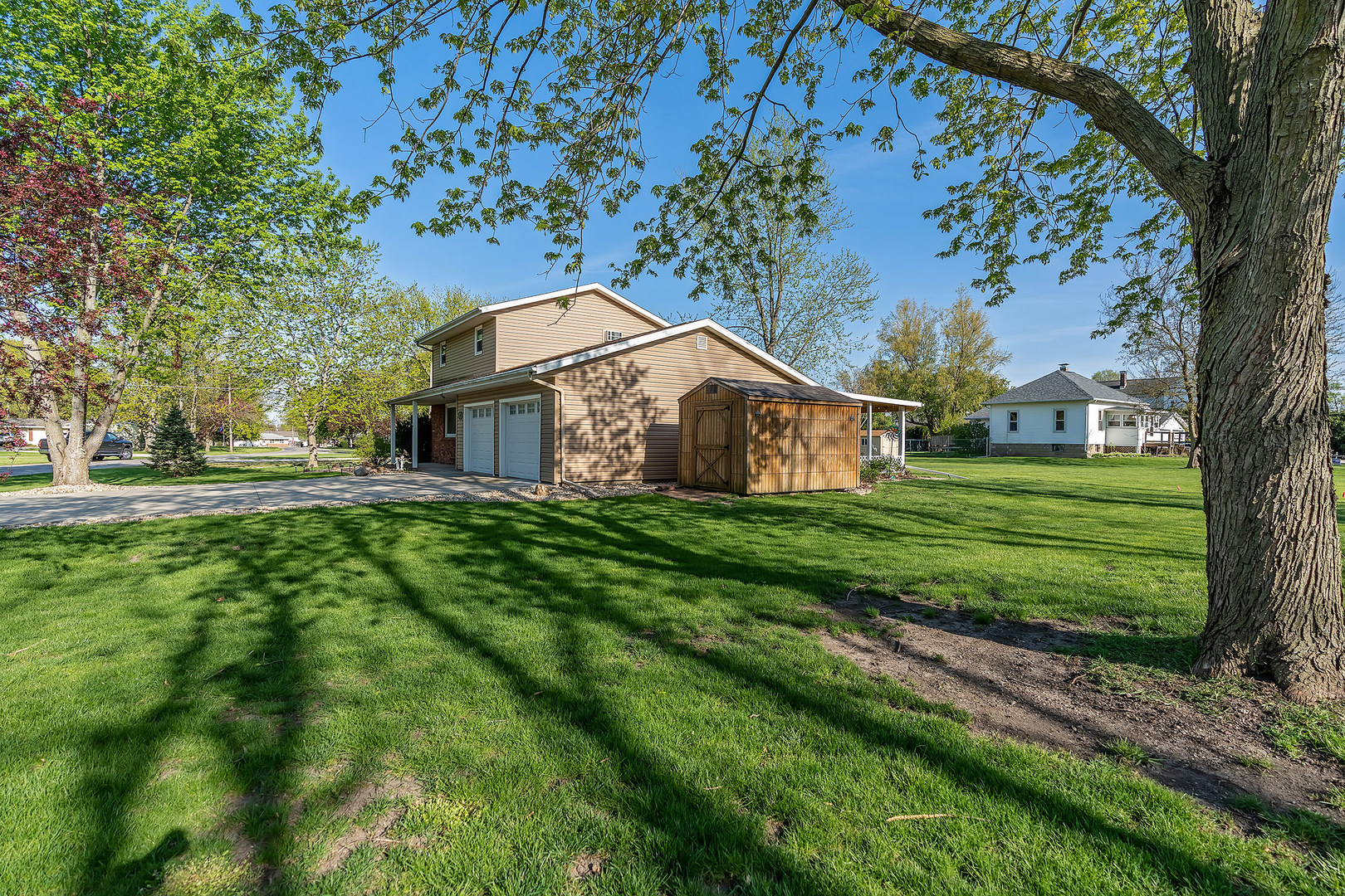 902 Warren Street Chenoa, IL 61726 - Photo 10 of 36 a white house with a big yard and large trees