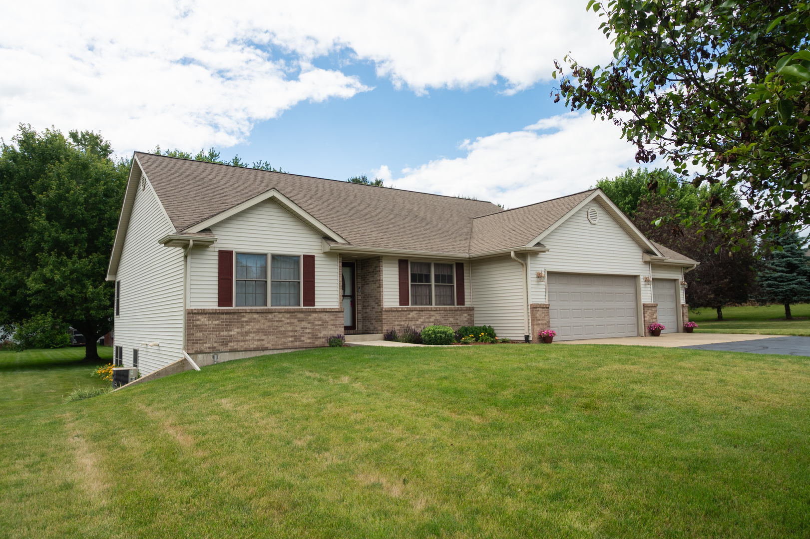 10092 East Raindance Drive Rochelle, IL 61068 - Photo 2 of 46