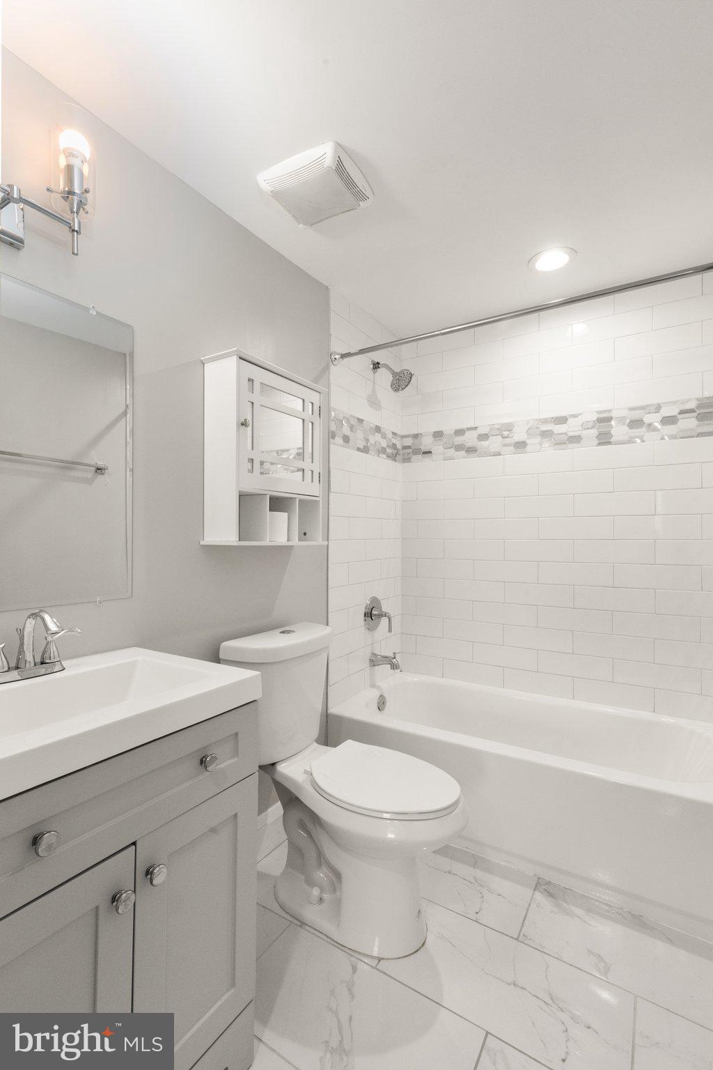 7512 Brightside Avenue Baltimore, MD 21237 - Photo 18 of 32 a bathroom with a sink a toilet and a bathtub