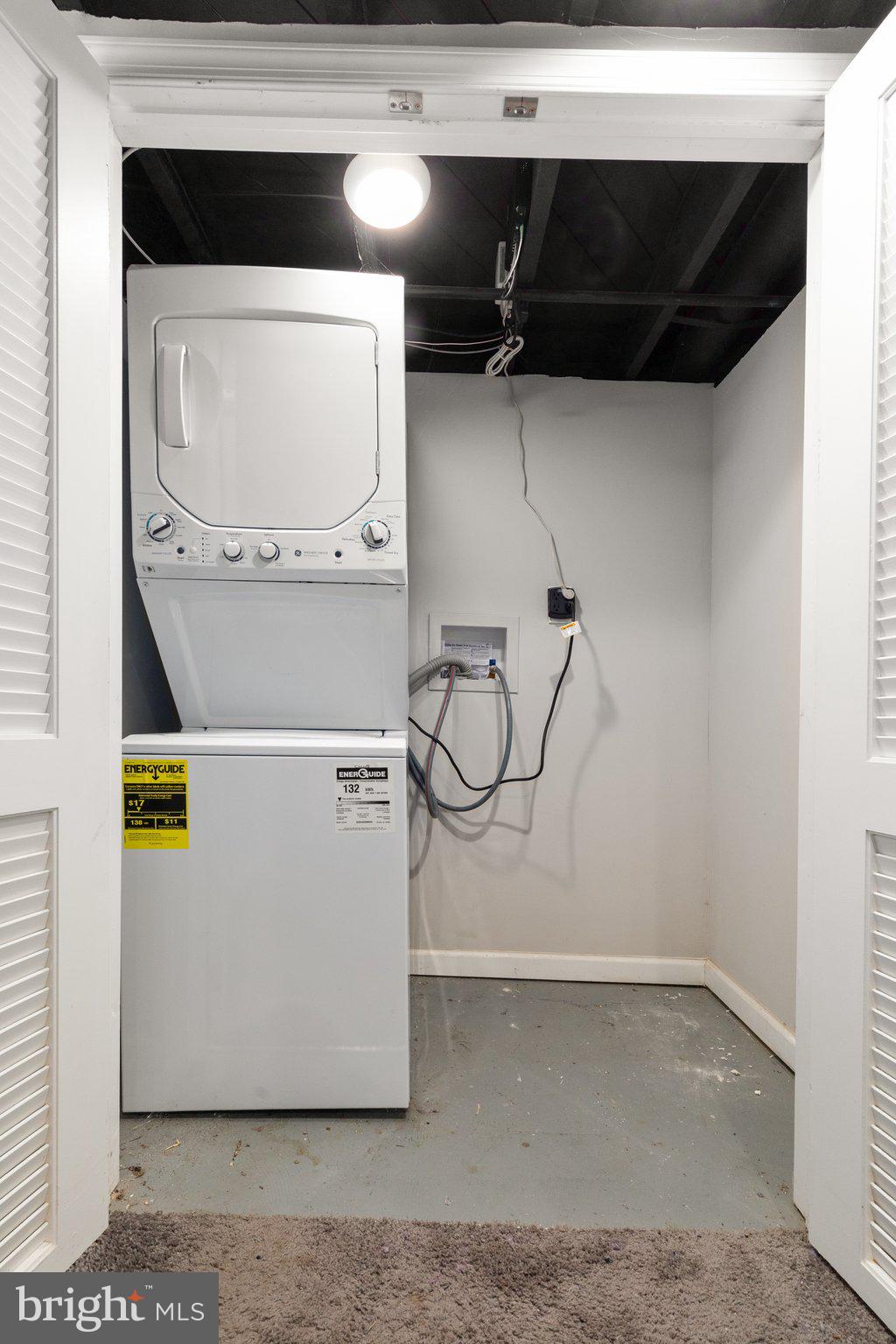 7512 Brightside Avenue Baltimore, MD 21237 - Photo 23 of 32 a utility room with a washer and dryer
