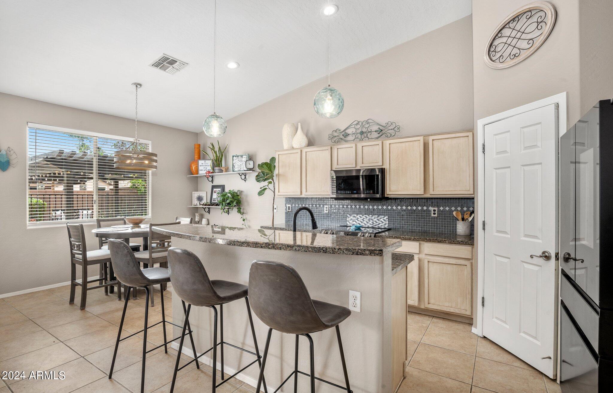 2205 West Harwell Rd. Phoenix, AZ 85041 - Photo 3 of 43 29-web-or-mls-_TMR9416