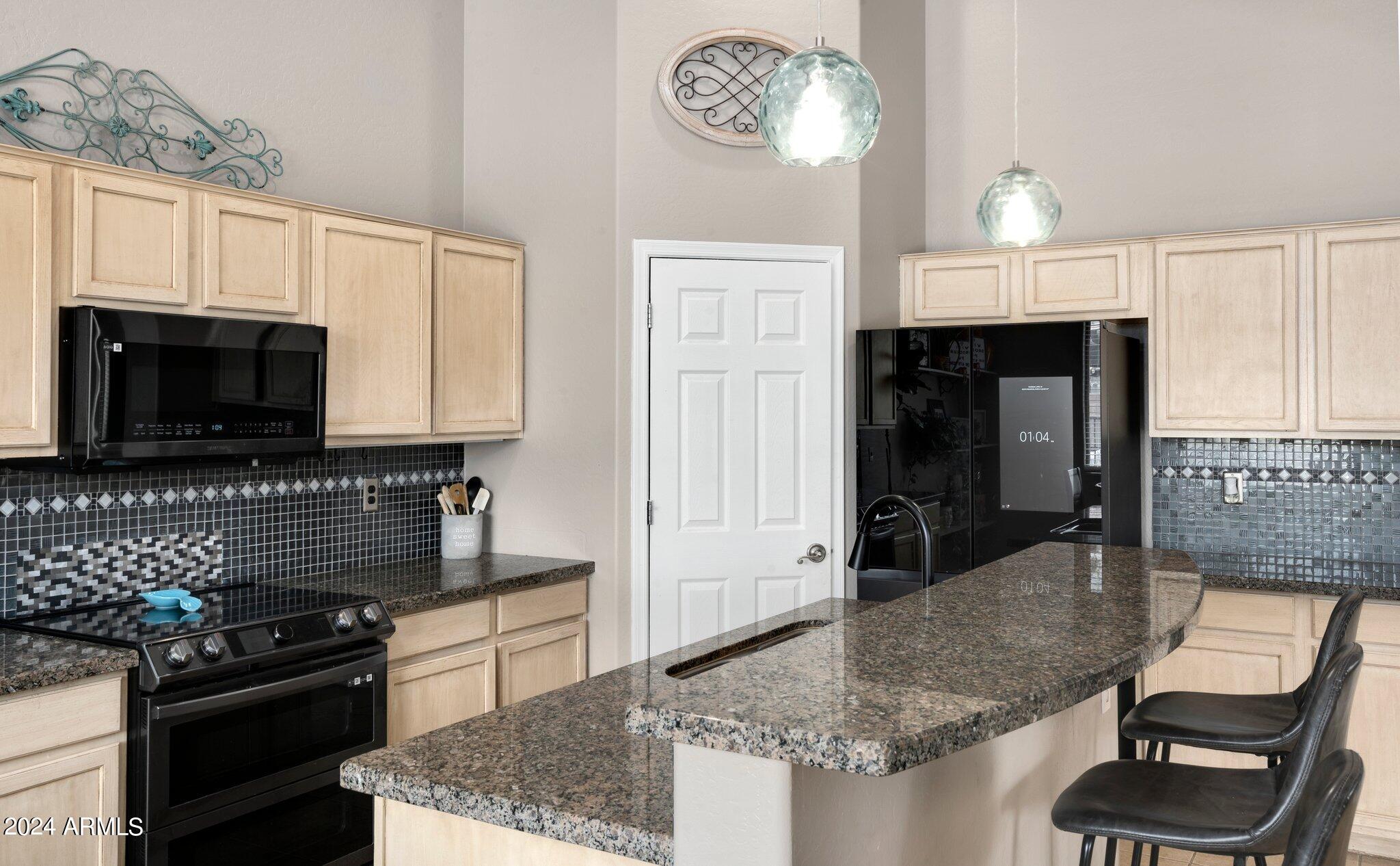 2205 West Harwell Rd. Phoenix, AZ 85041 - Photo 9 of 43 30-web-or-mls-_TMR9422