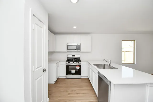 $1,625 | 2726 Pheasant Hill, Conroe, TX 77306