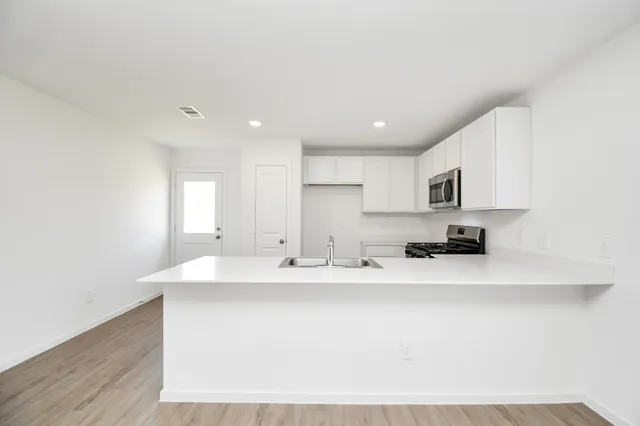 $1,625 | 2726 Pheasant Hill, Conroe, TX 77306