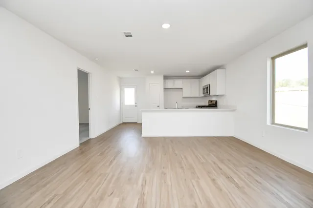 $1,625 | 2726 Pheasant Hill, Conroe, TX 77306