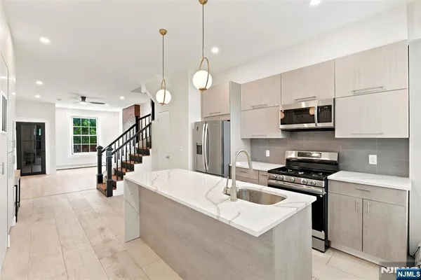 $3,800 | 85 Union Street, Unit 2, Jersey City, NJ 07304