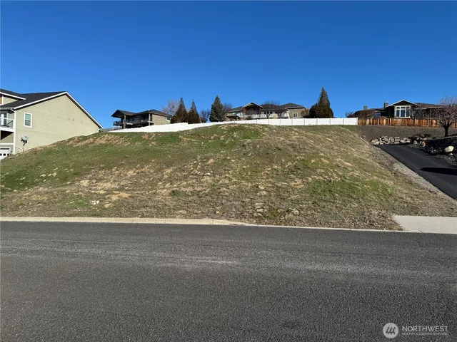 $169,000 | 990 Sage Crest Drive, Wenatchee, WA 98801
