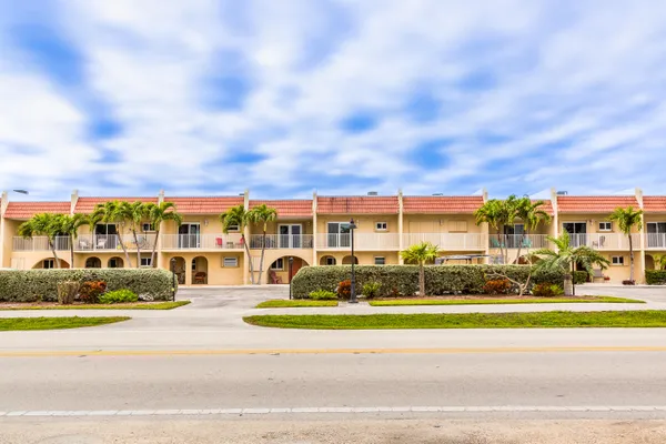 $569,000 | 423 Sombrero Beach Road, Unit 10, Marathon, FL 33050