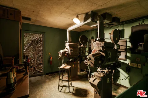 $13,200,000 | 10934 Bellagio Road, Los Angeles, CA 90077