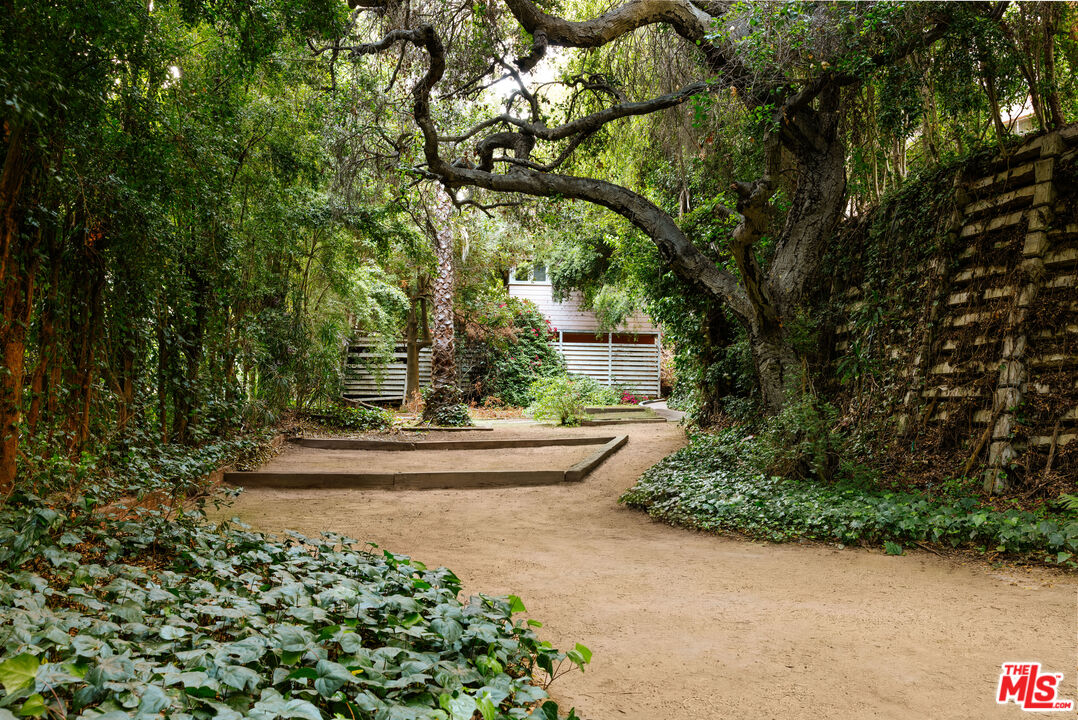 10934 Bellagio Road Los Angeles, CA 90077 - Photo 43 of 47 a view of a fountain in front of a house
