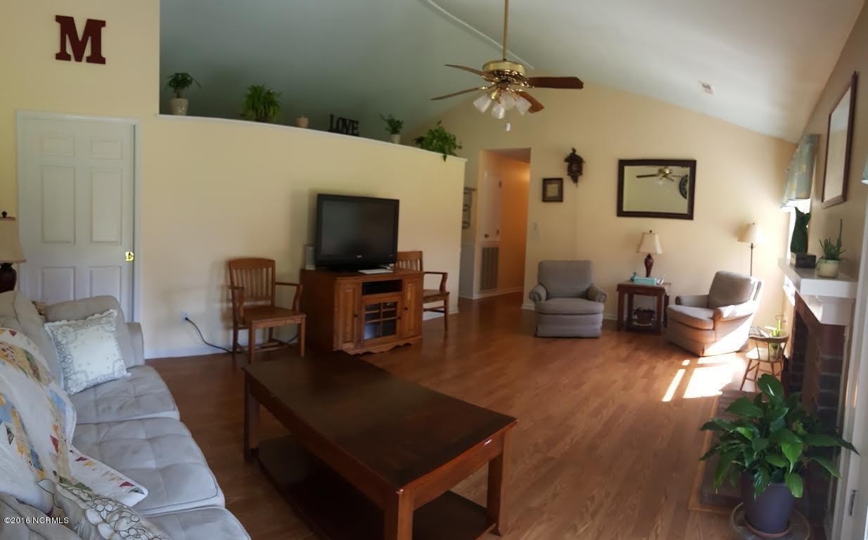303 North Hampton Road Wilmington, NC 28409 - Photo 2 of 18 2 living room