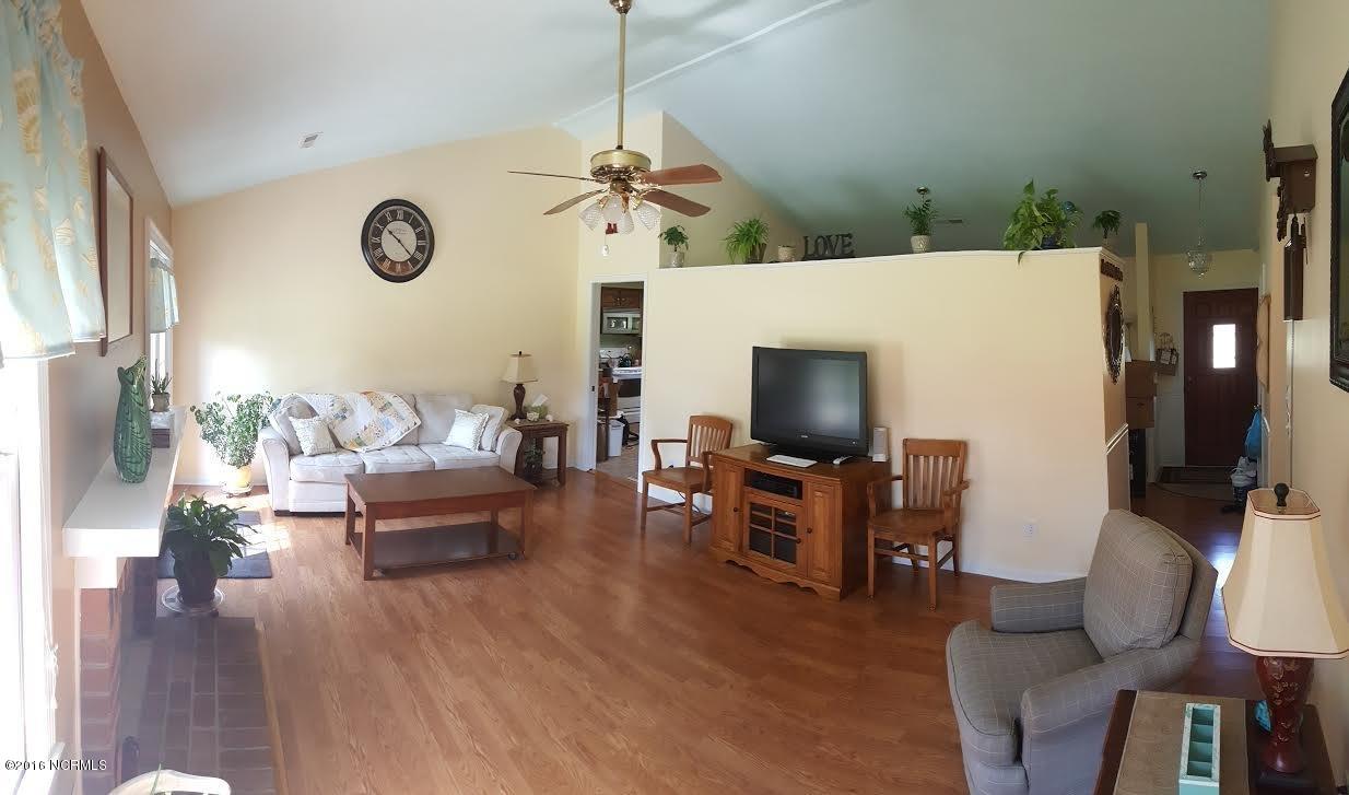 303 North Hampton Road Wilmington, NC 28409 - Photo 3 of 18 3 Living Room