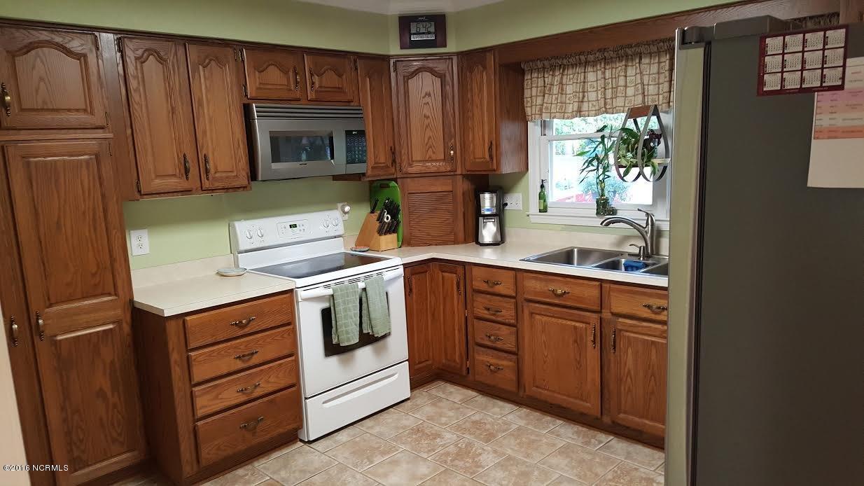 303 North Hampton Road Wilmington, NC 28409 - Photo 6 of 18 5 Kitchen