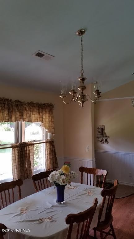 303 North Hampton Road Wilmington, NC 28409 - Photo 7 of 18 6 Dining