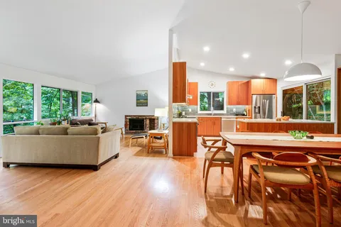 $1,495,000 | 8004 Park Overlook Drive, Bethesda, MD 20817