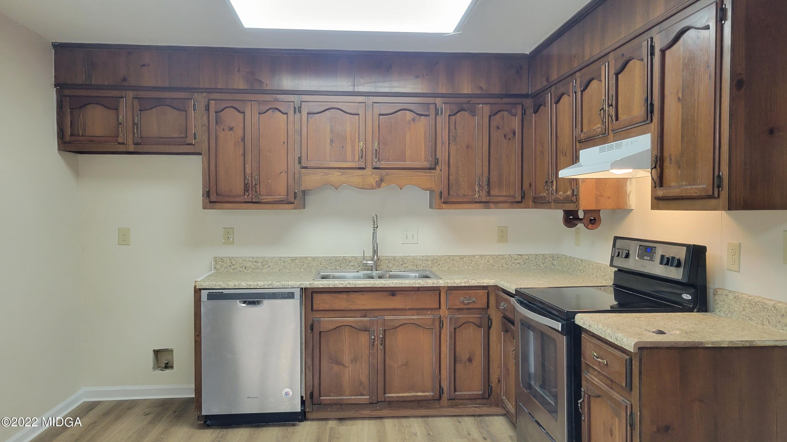247 Springview Drive Macon, GA 31220 - Photo 6 of 17 Kitchen