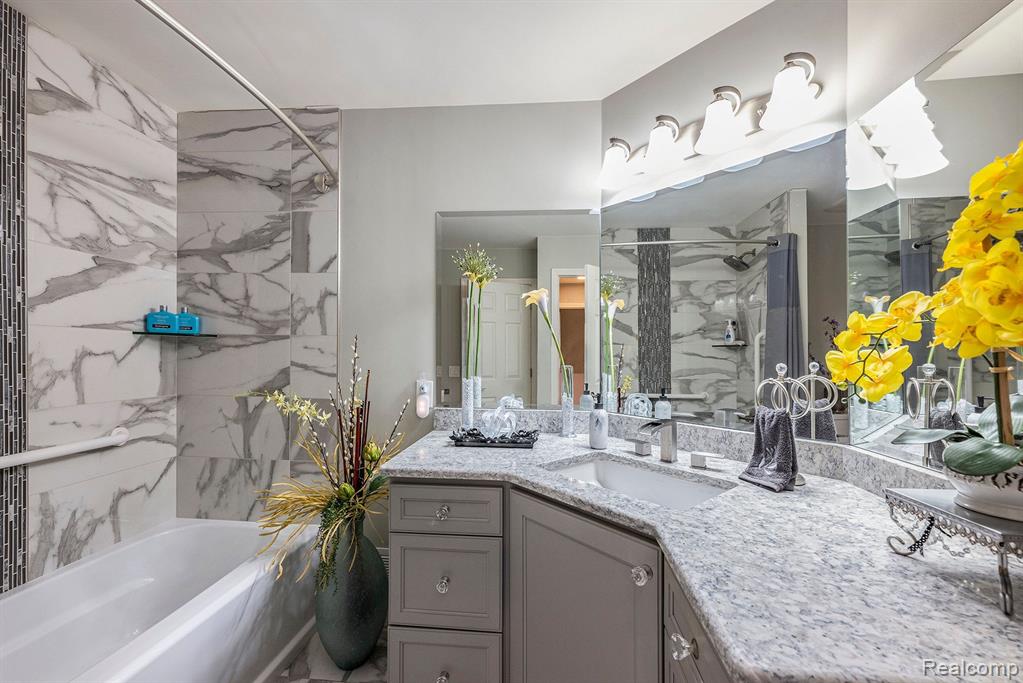 254 Meadow Bridge Drive Rochester Hills, MI 48307 - Photo 16 of 24