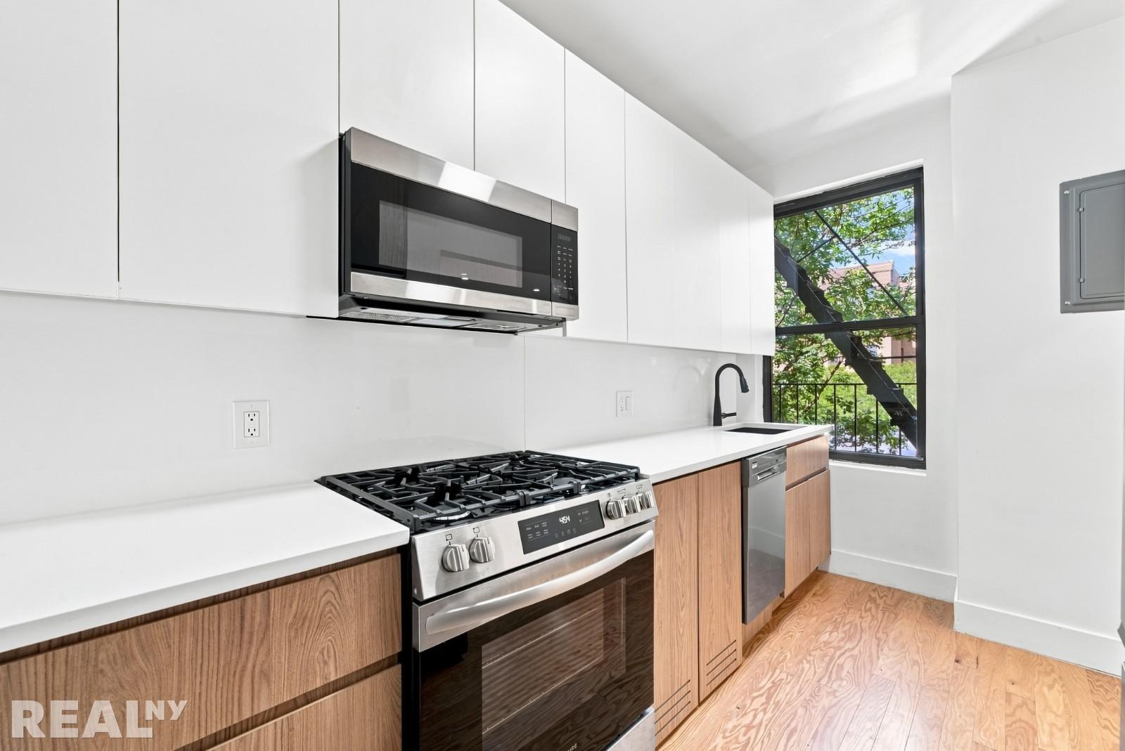 801 Riverside Drive, Unit 4H Manhattan, NY 10032 - Photo 3 of 8 Photo 3