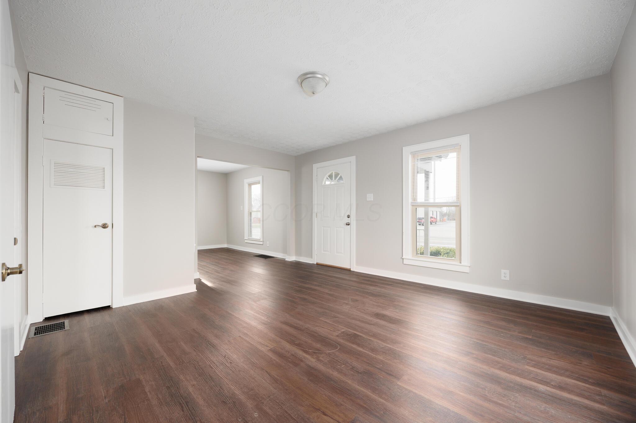 2182 Frank Road Columbus, OH 43223 - Photo 3 of 42 0319 Bo 2182 Frank Rd-47_(2048)
