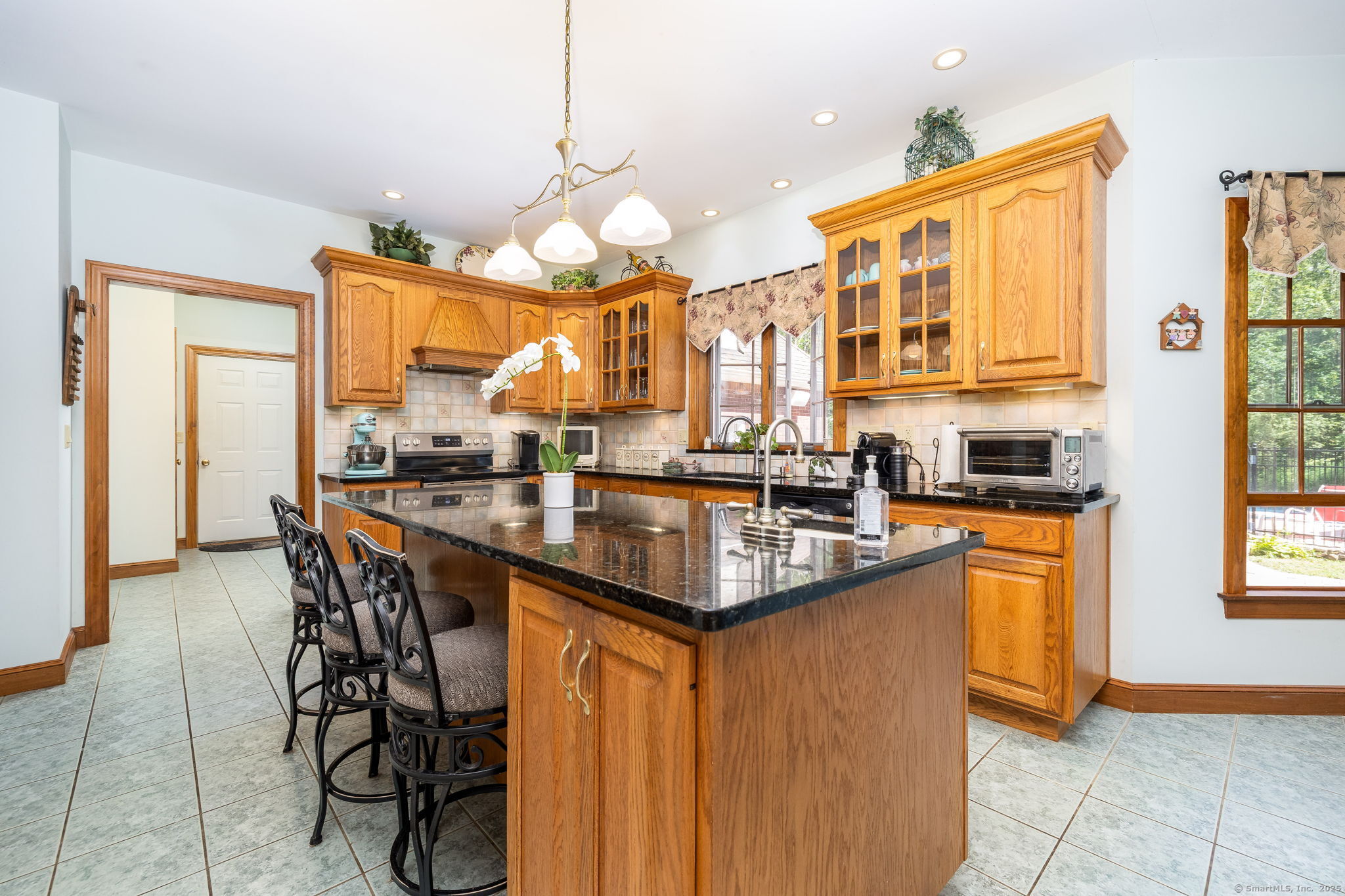 126 Cooke Road Wallingford, CT 06492 - Photo 11 of 39