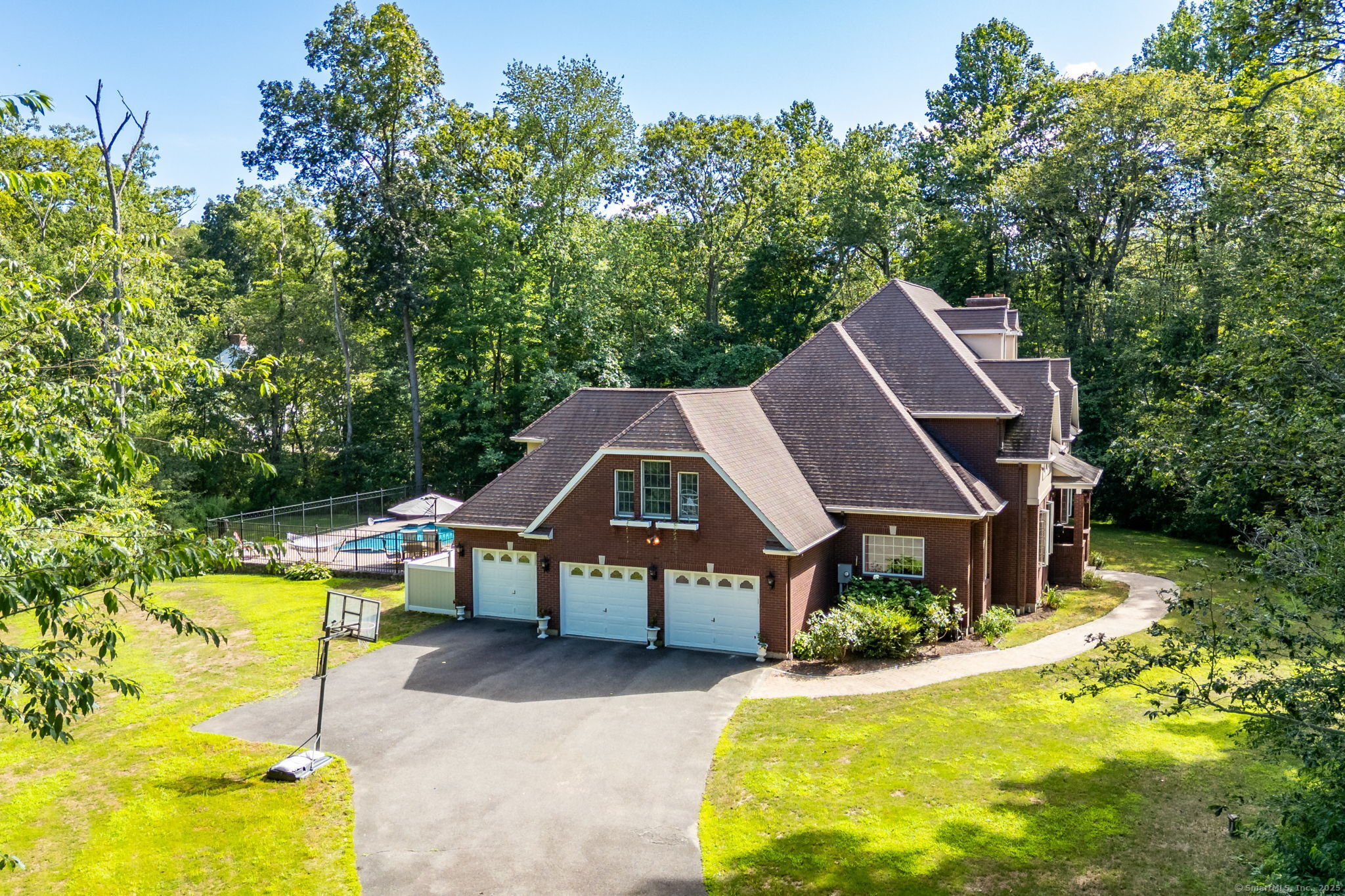 126 Cooke Road Wallingford, CT 06492 - Photo 5 of 39