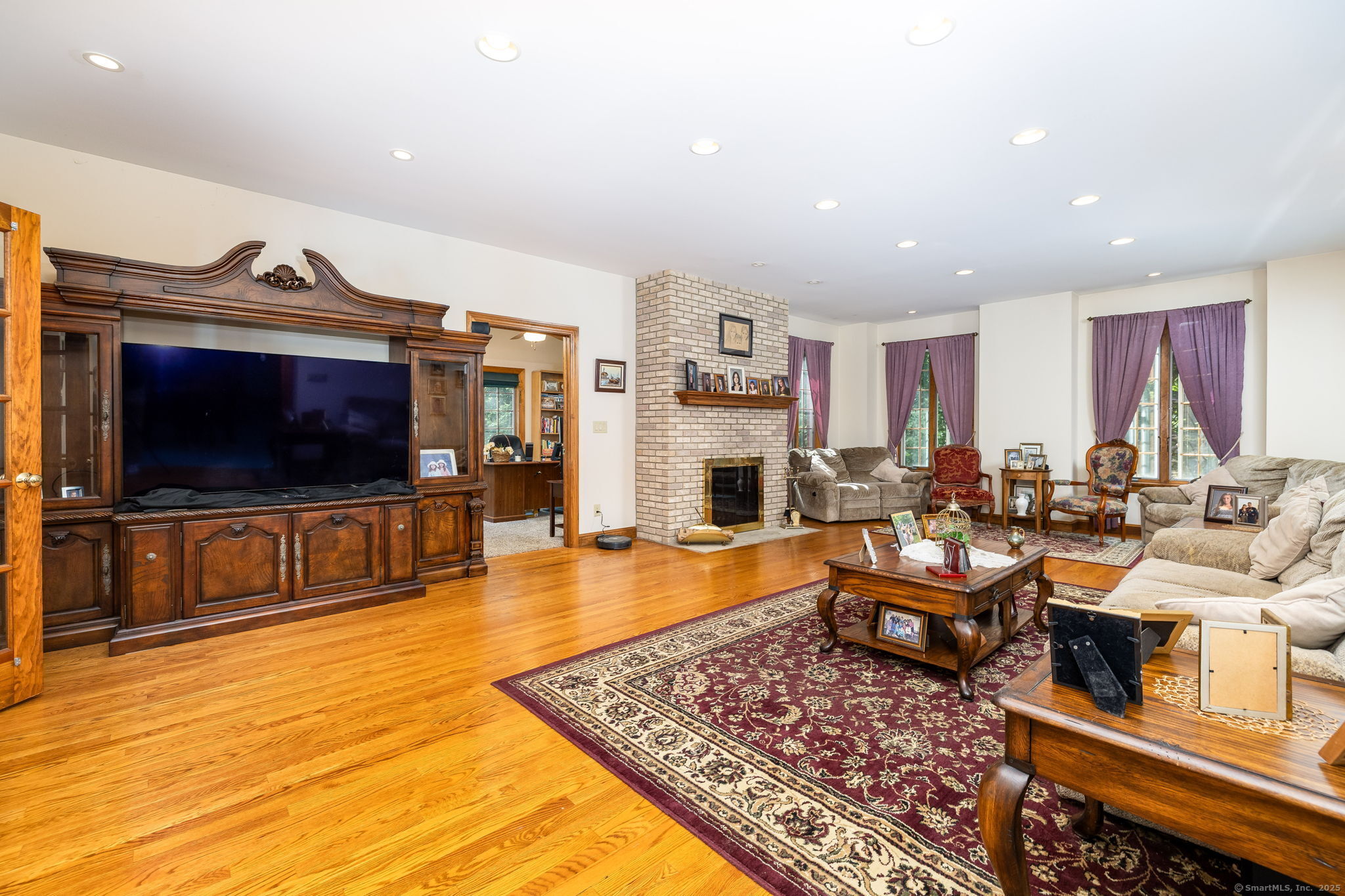 126 Cooke Road Wallingford, CT 06492 - Photo 8 of 39