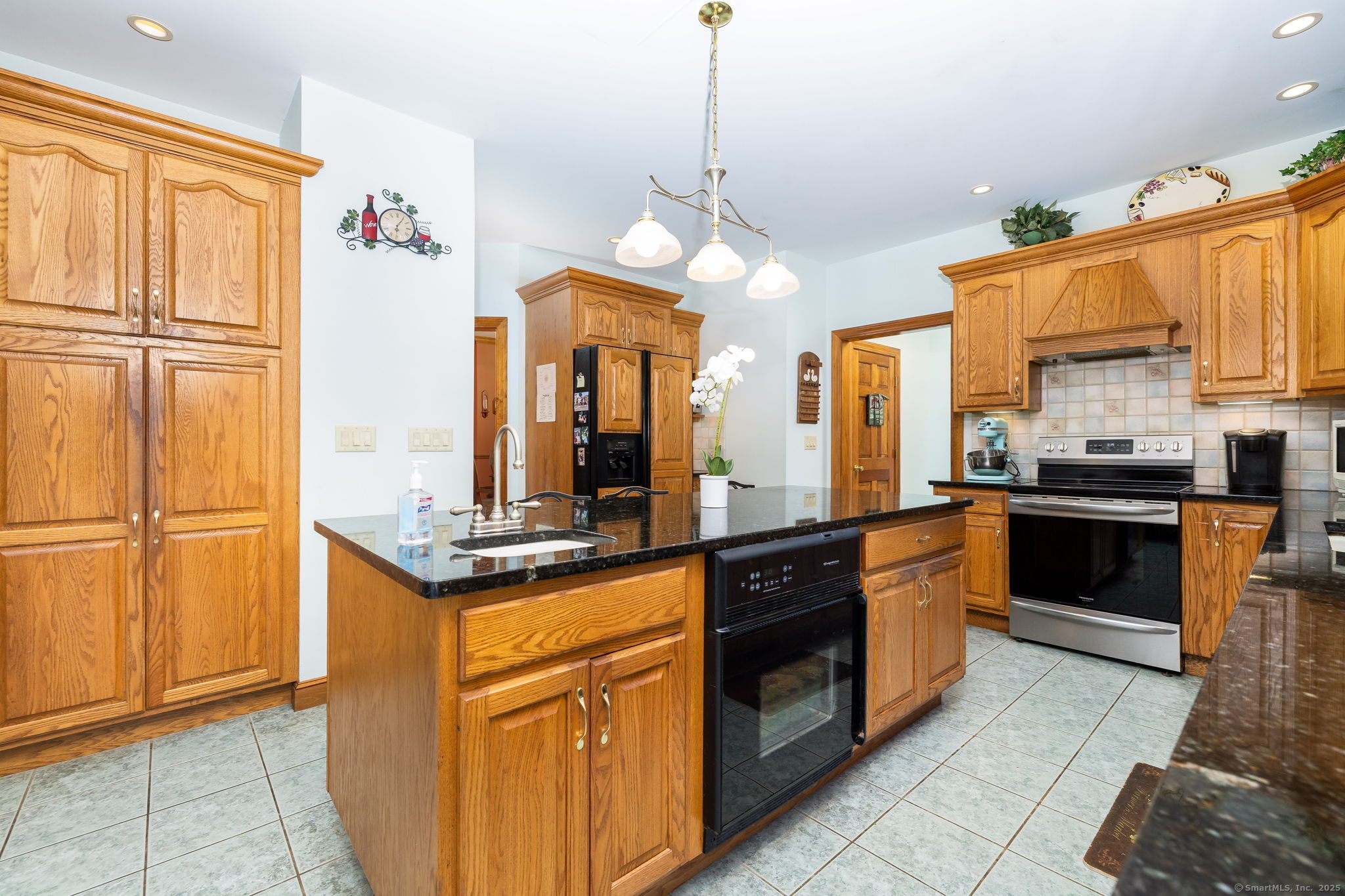 126 Cooke Road Wallingford, CT 06492 - Photo 10 of 39