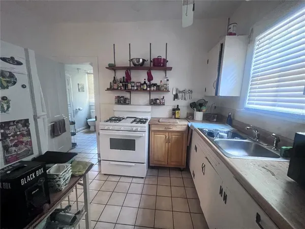 $4,500 | 2707 Northwest 4th Avenue, Gainesville, FL 32607