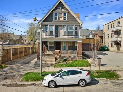 $299,000 | 518 East Lloyd Street, Unit 520, Milwaukee, WI 53212
