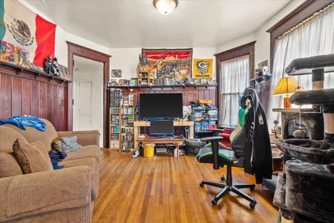 $299,000 | 518 East Lloyd Street, Unit 520, Milwaukee, WI 53212