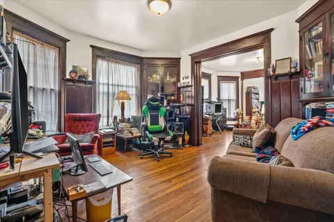 $299,000 | 518 East Lloyd Street, Unit 520, Milwaukee, WI 53212
