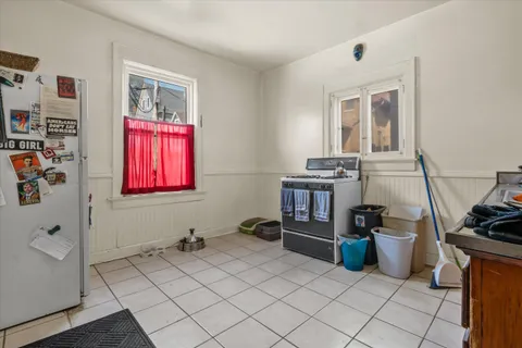 $299,000 | 518 East Lloyd Street, Unit 520, Milwaukee, WI 53212