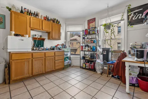 $299,000 | 518 East Lloyd Street, Unit 520, Milwaukee, WI 53212