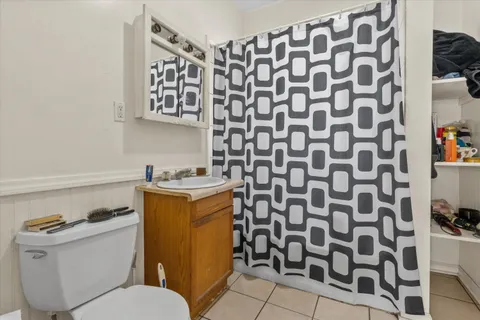$299,000 | 518 East Lloyd Street, Unit 520, Milwaukee, WI 53212