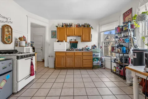 $299,000 | 518 East Lloyd Street, Unit 520, Milwaukee, WI 53212
