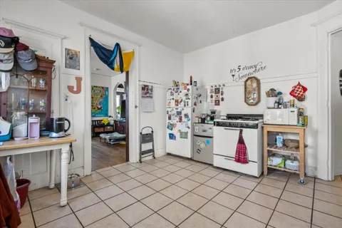 $299,000 | 518 East Lloyd Street, Unit 520, Milwaukee, WI 53212