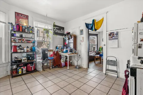 $299,000 | 518 East Lloyd Street, Unit 520, Milwaukee, WI 53212