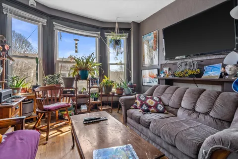 $299,000 | 518 East Lloyd Street, Unit 520, Milwaukee, WI 53212