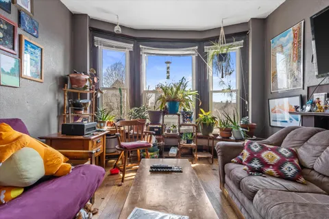 $299,000 | 518 East Lloyd Street, Unit 520, Milwaukee, WI 53212