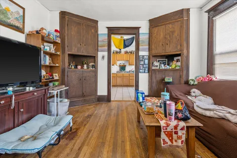 $299,000 | 518 East Lloyd Street, Unit 520, Milwaukee, WI 53212