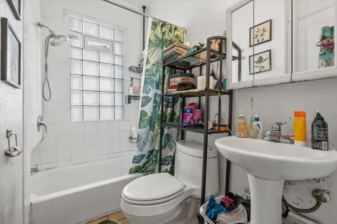 $299,000 | 518 East Lloyd Street, Unit 520, Milwaukee, WI 53212