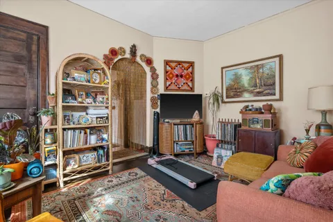 $299,000 | 518 East Lloyd Street, Unit 520, Milwaukee, WI 53212