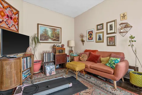 $299,000 | 518 East Lloyd Street, Unit 520, Milwaukee, WI 53212