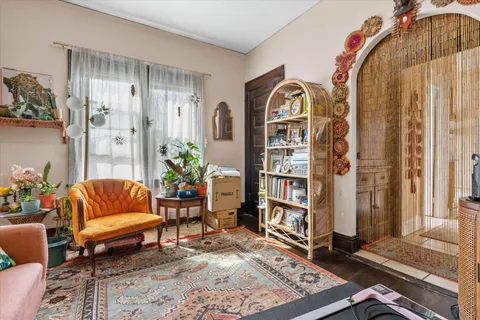 $299,000 | 518 East Lloyd Street, Unit 520, Milwaukee, WI 53212
