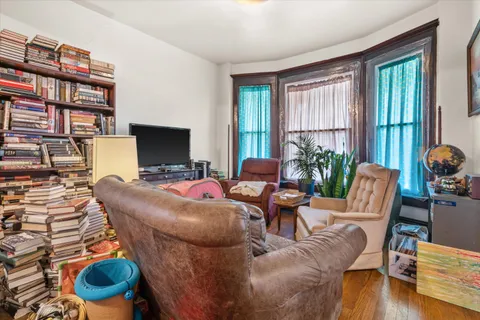 $299,000 | 518 East Lloyd Street, Unit 520, Milwaukee, WI 53212