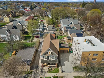 $299,000 | 518 East Lloyd Street, Unit 520, Milwaukee, WI 53212