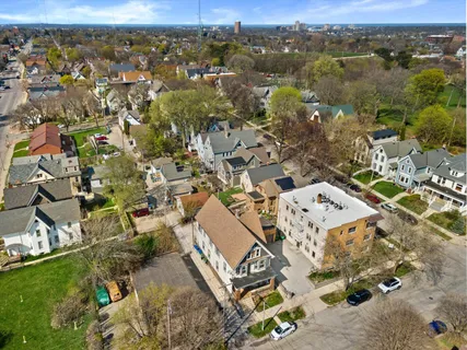 $299,000 | 518 East Lloyd Street, Unit 520, Milwaukee, WI 53212