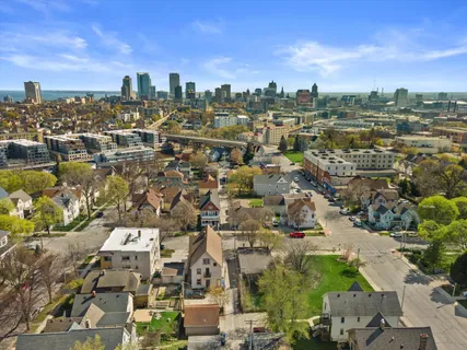 $299,000 | 518 East Lloyd Street, Unit 520, Milwaukee, WI 53212