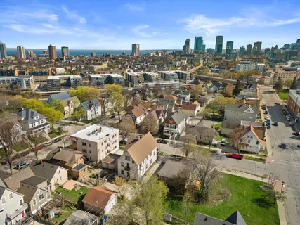 $299,000 | 518 East Lloyd Street, Unit 520, Milwaukee, WI 53212