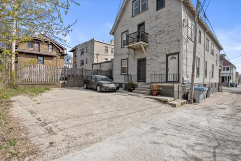 $299,000 | 518 East Lloyd Street, Unit 520, Milwaukee, WI 53212